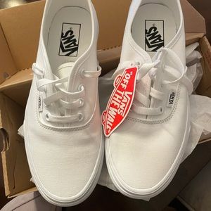 New with Tags White Vans Lace-Ups Women size 7.5